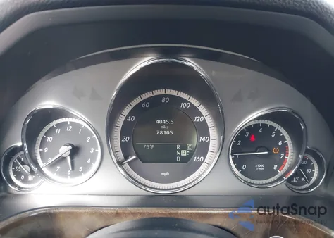 2010 Mercedes-Benz E 350 z USA, uszkodzony, nr VIN WDDHF5GB4AA104322